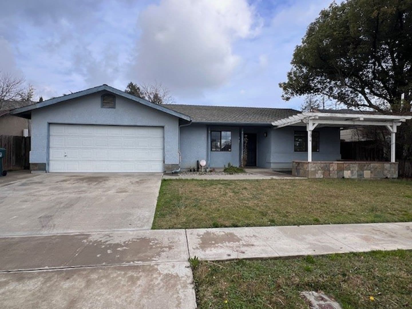 Tulare House: 1874 E. Bridger Ave.
