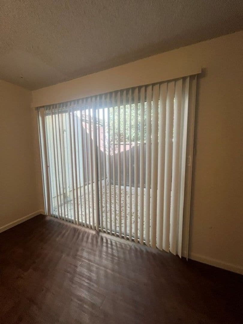 Visalia Apartment: S. Salle St.