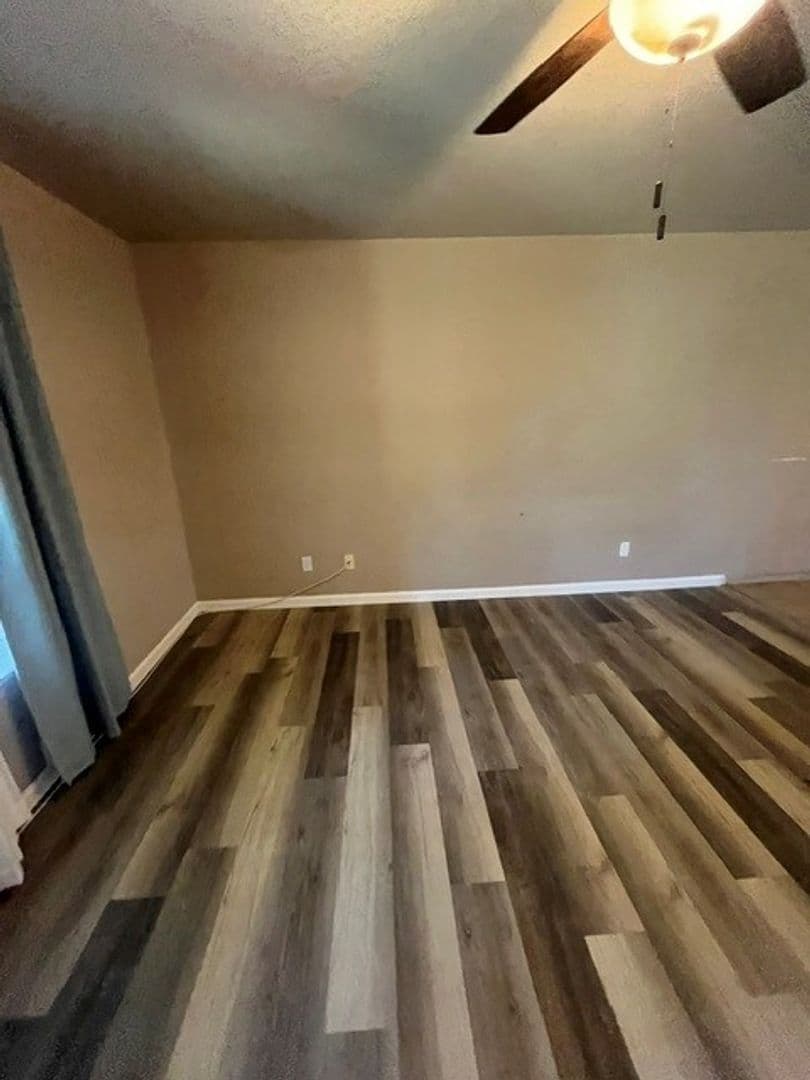 Tulare Apartment: 1909 E. Academy