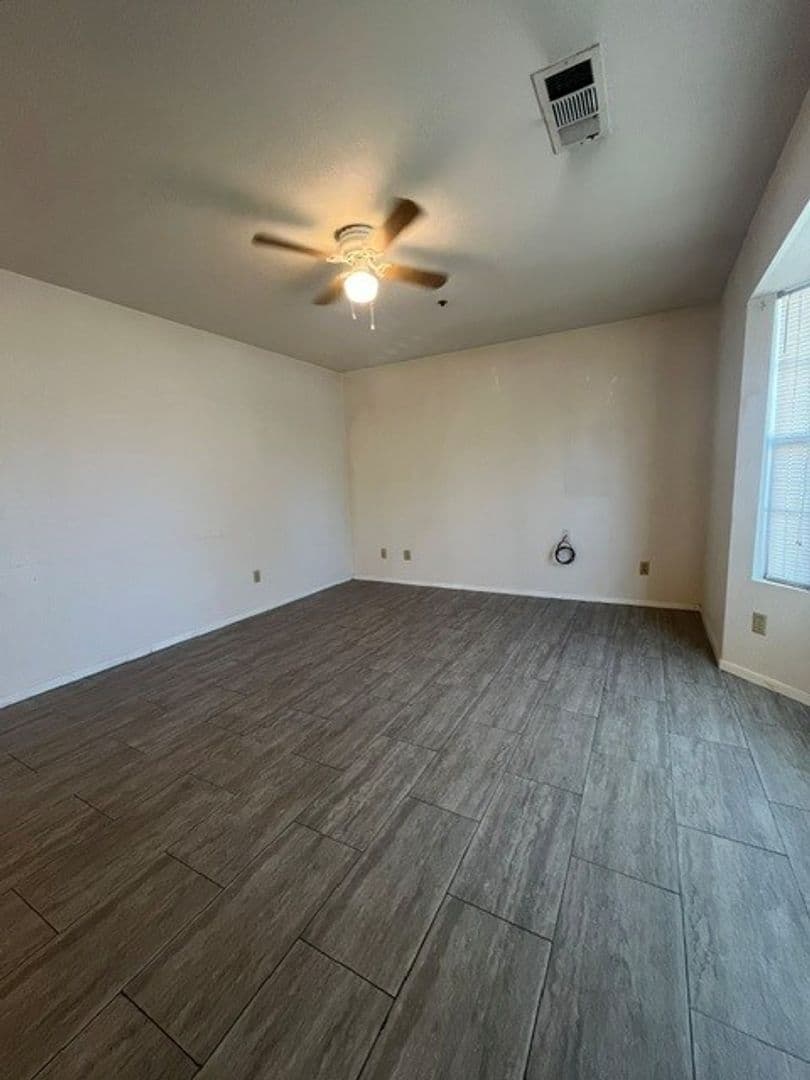Visalia Apartment: Harter Ct.