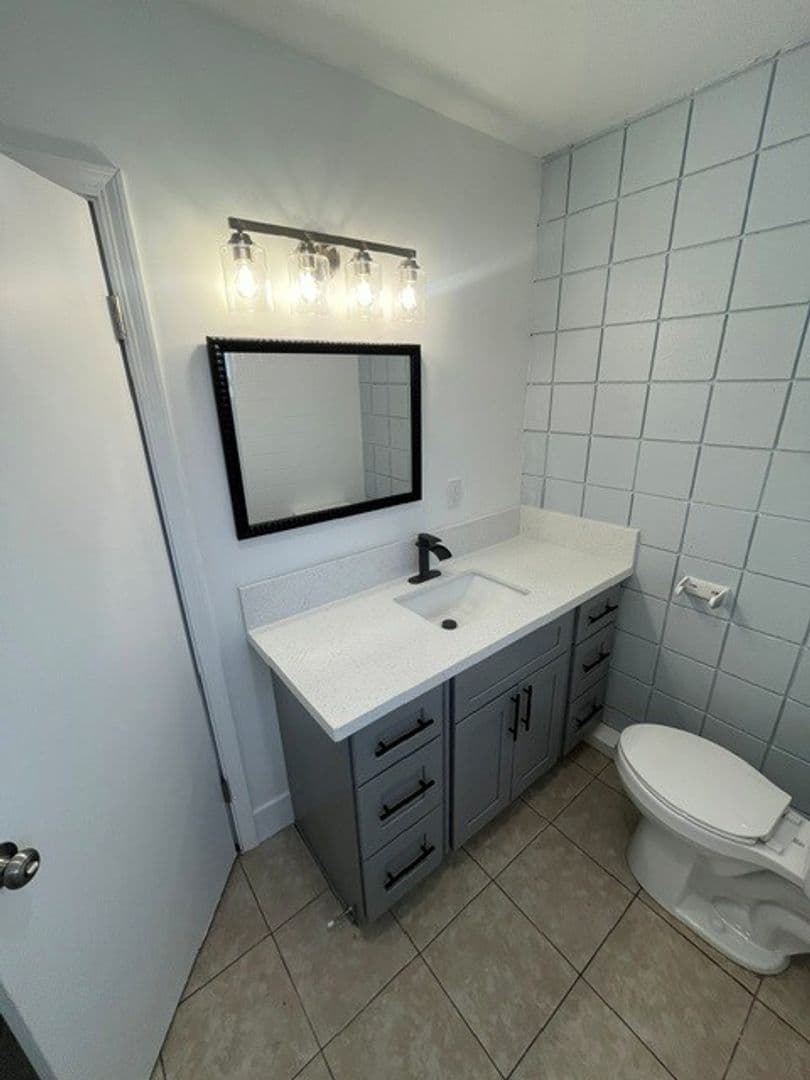 Visalia Apartment: 546 N. Floral Street