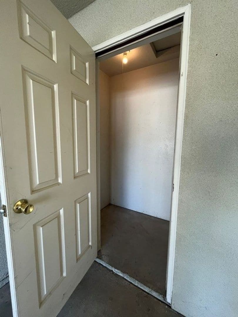 Visalia Apartment: Harter Ct.