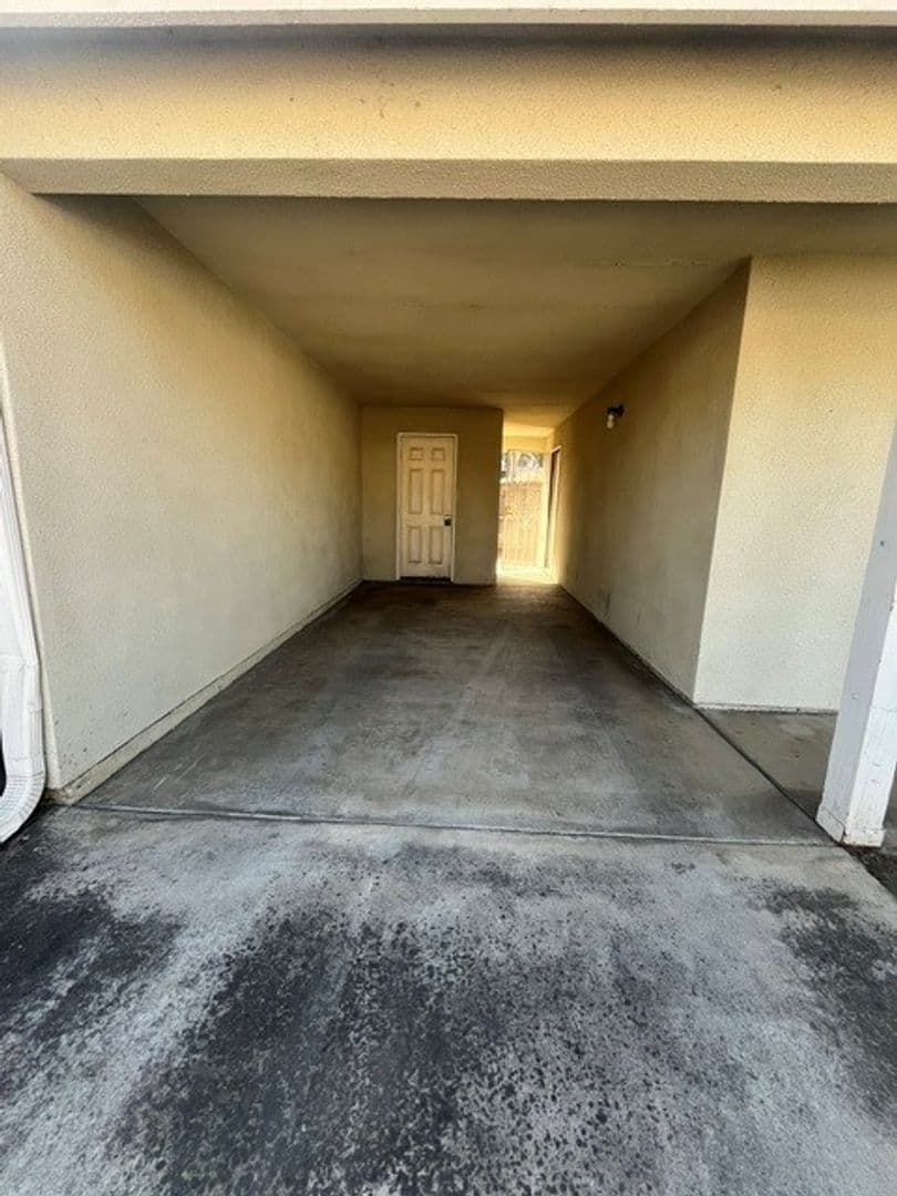Visalia Apartment: Harter Ct.
