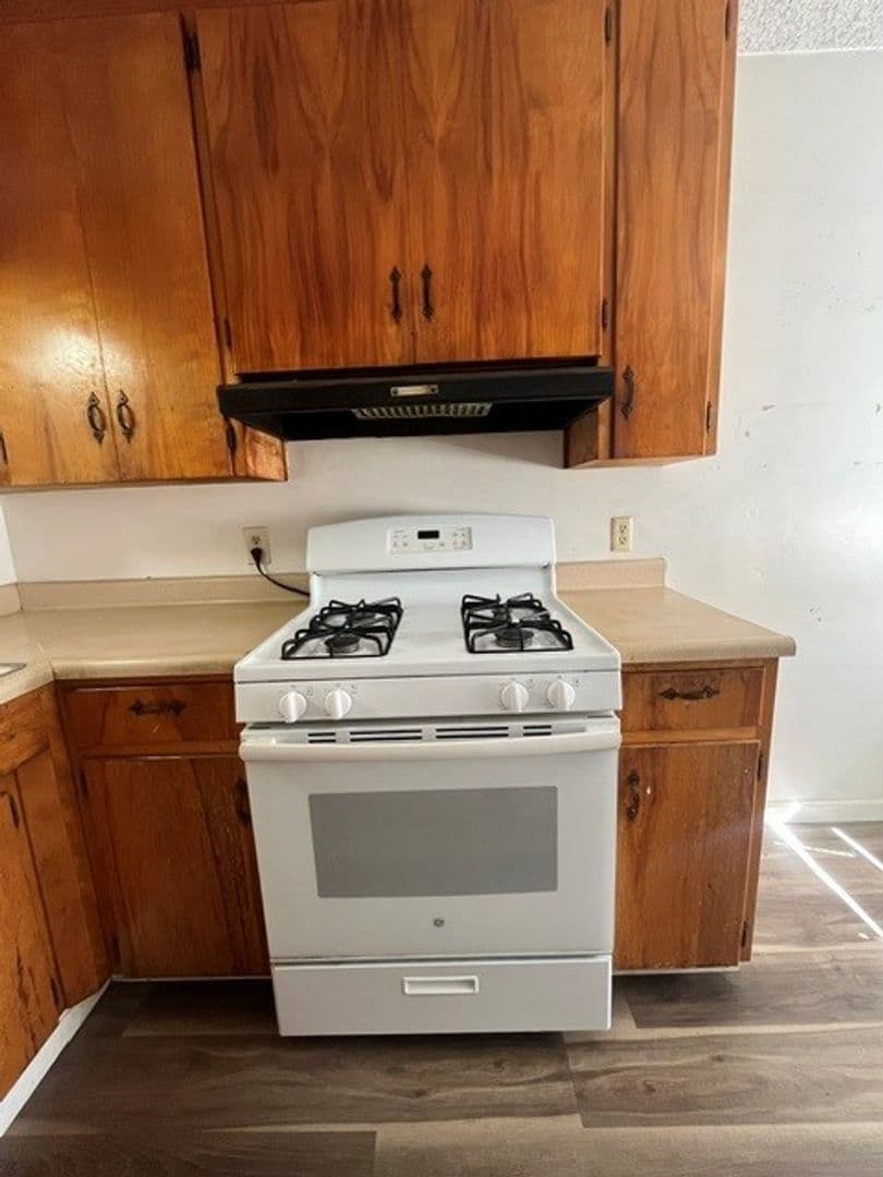 Visalia Apartment: 546 N. Floral Street