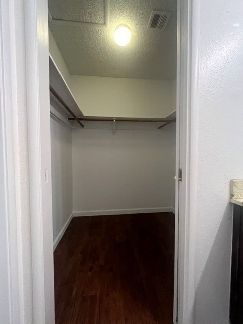 Visalia Apartment: S. Salle St.