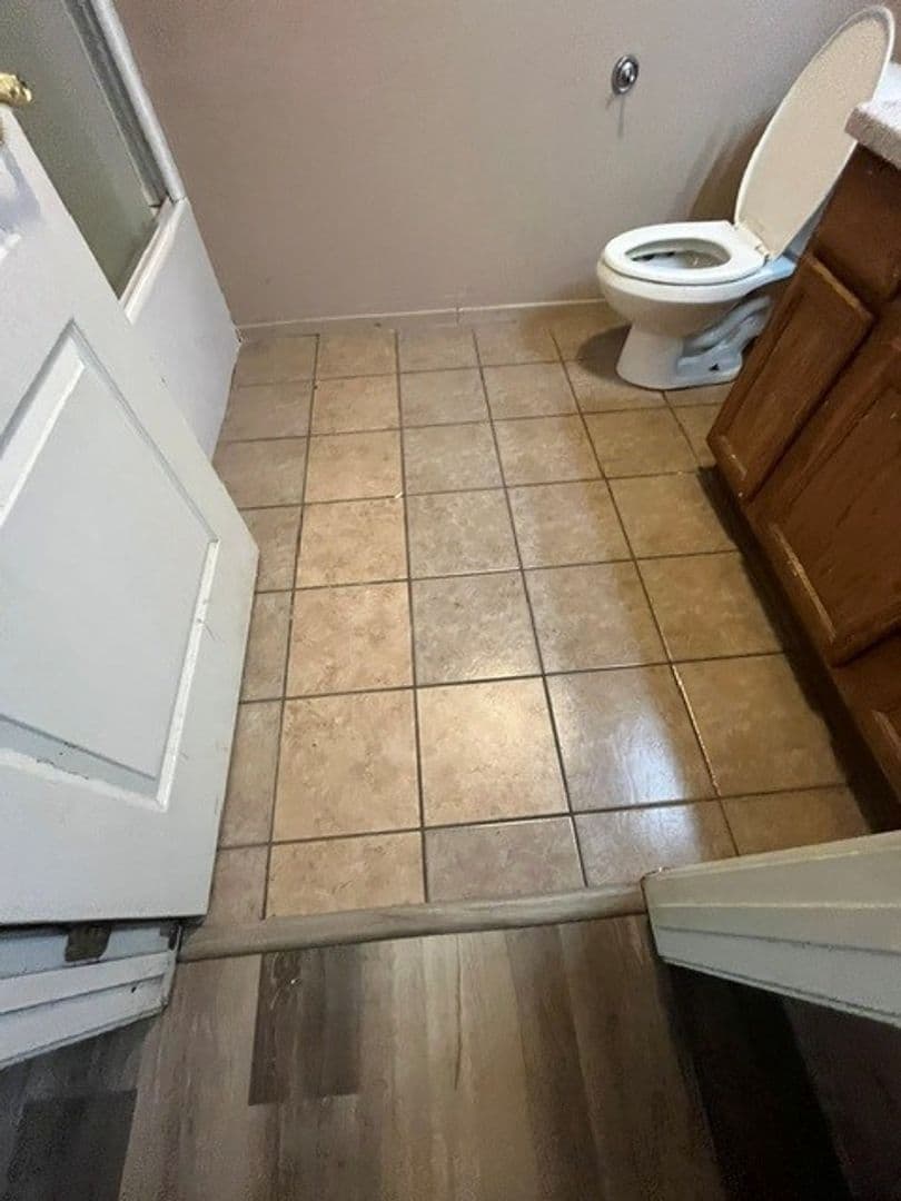Tulare Apartment: 1909 E. Academy