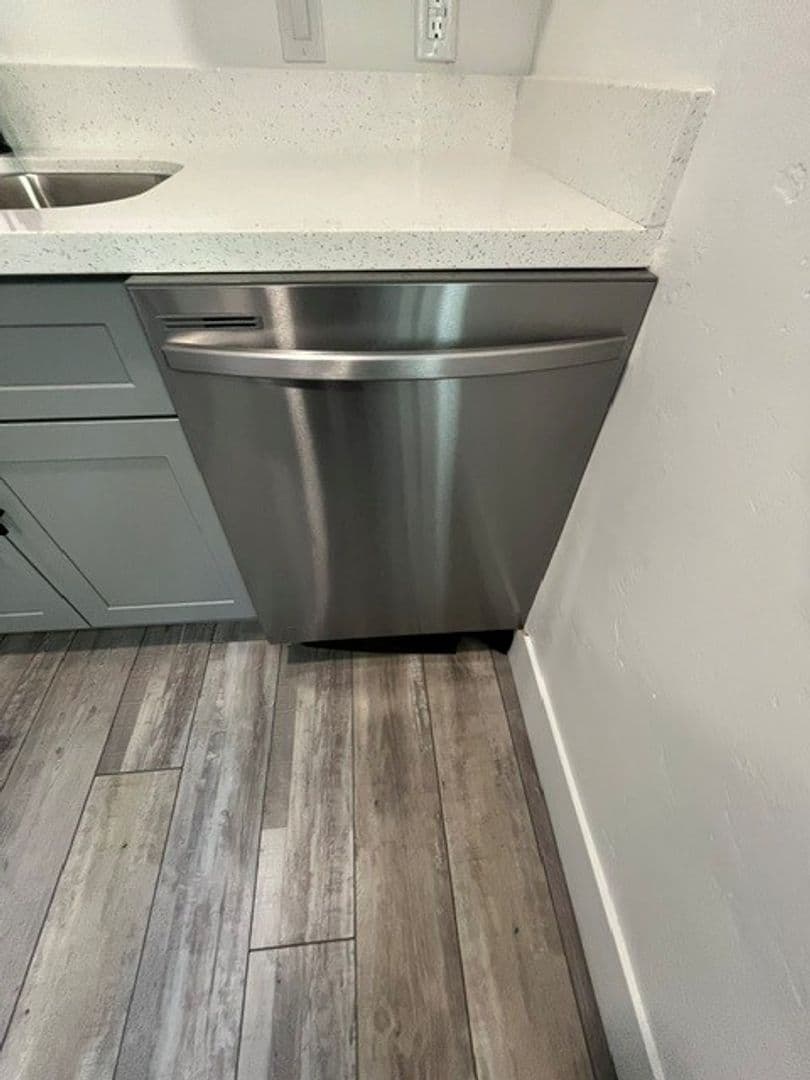 Visalia Apartment: 546 N. Floral Street