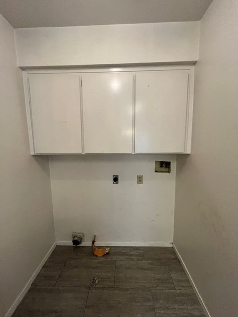 Visalia Apartment: Harter Ct.