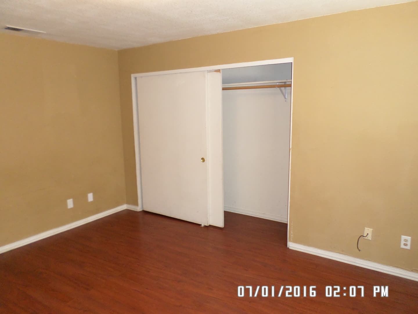Visalia Apartment: 2020 E. Chelsea Ct.