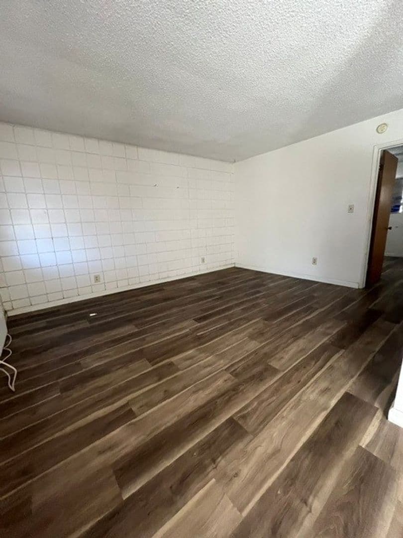 Visalia Apartment: 546 N. Floral Street