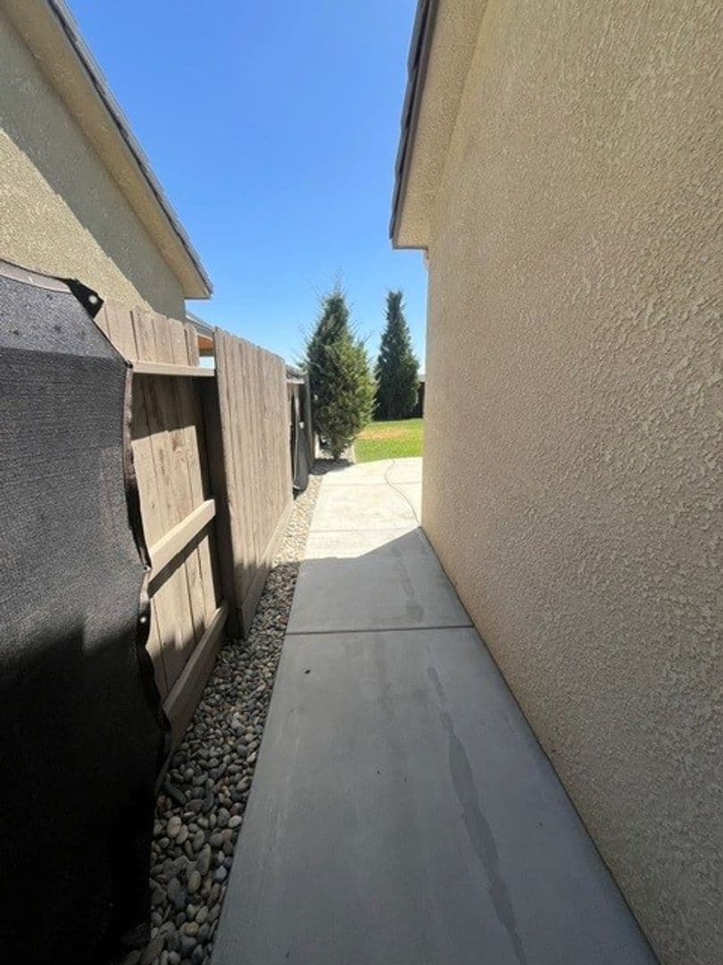 Lemoore House: 899 Cabrillo Street