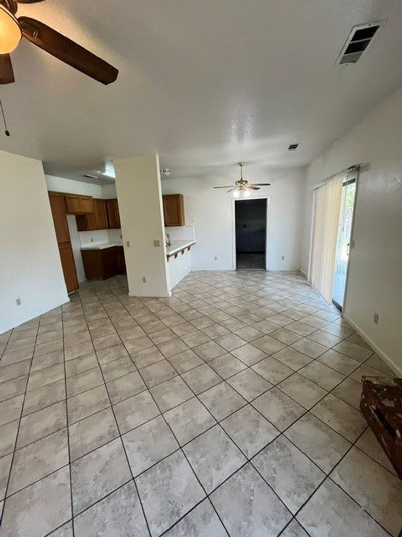 Tulare House: 1874 E. Bridger Ave.