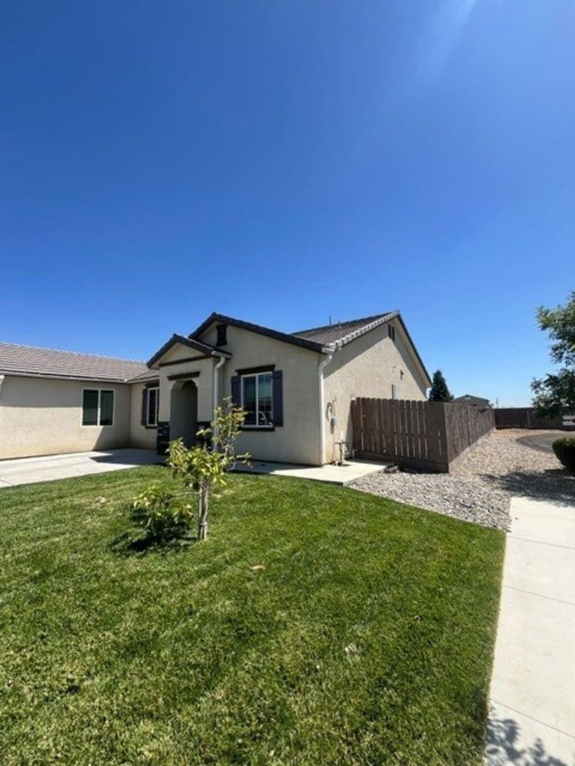 Lemoore House: 899 Cabrillo Street