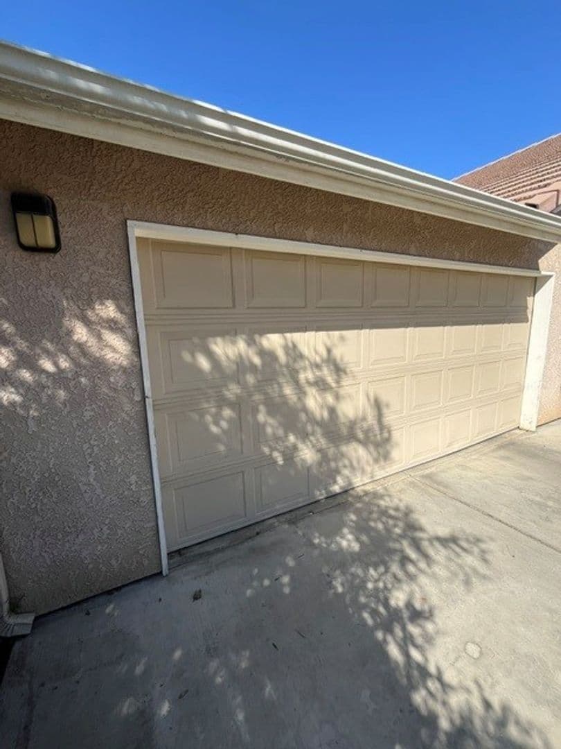 Tulare Apartment: 1909 E. Academy