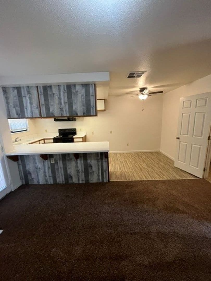 Visalia Apartment: W. Westgate Ave