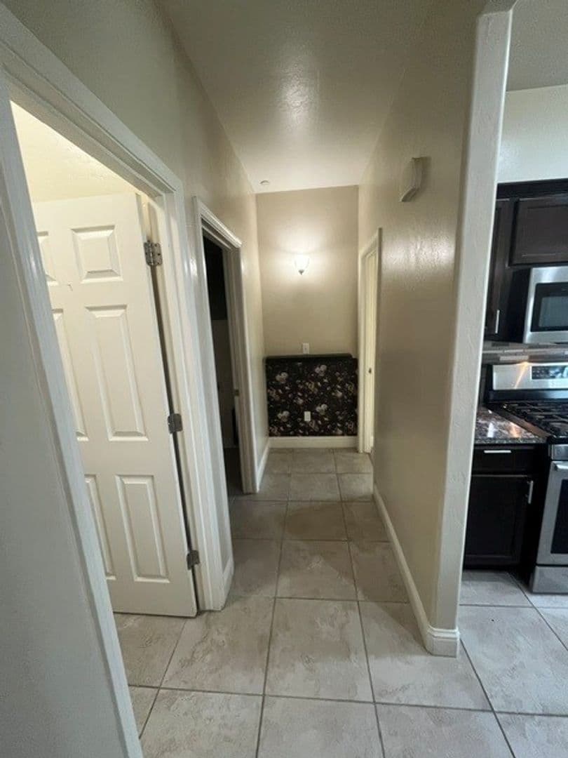 Lemoore House: 899 Cabrillo Street