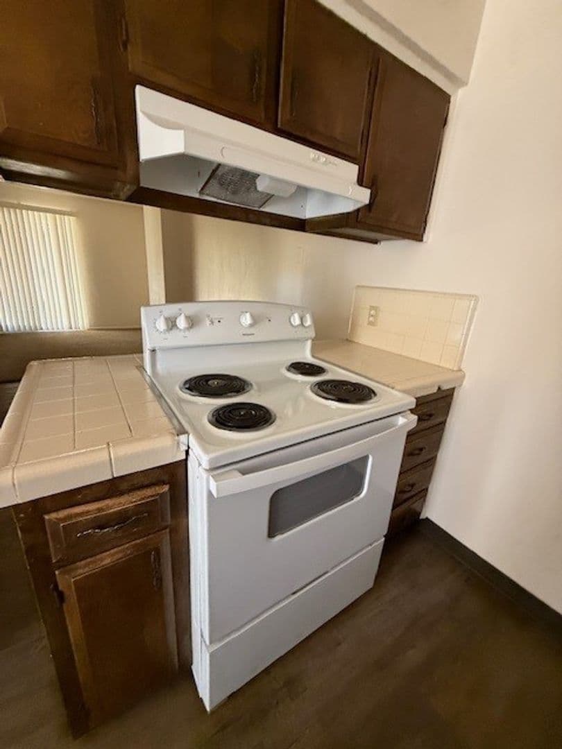 Tulare Apartment: Adams / Roosevelt