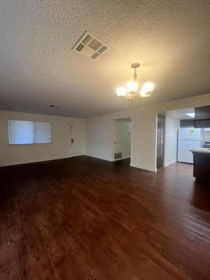 Visalia Apartment: S. Salle St.