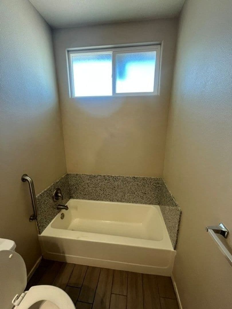 Visalia Apartment: Harter Ct.