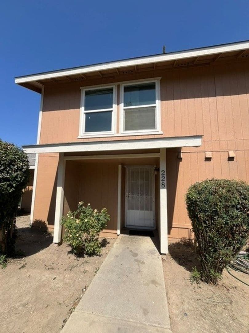 Visalia House: 228 N. Crenshaw Street