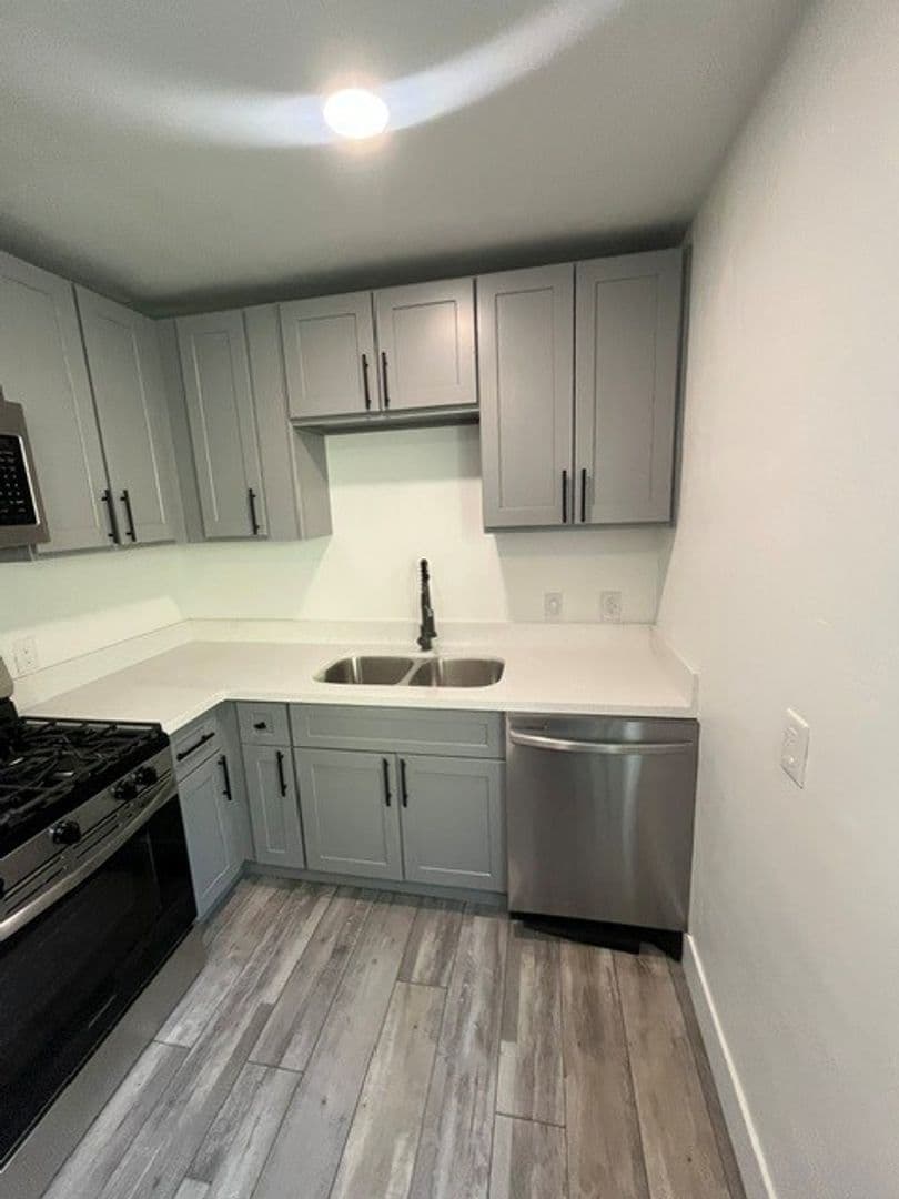 Visalia Apartment: 546 N. Floral Street