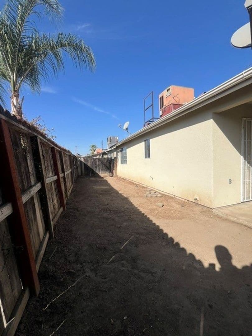 Visalia Apartment: Harter Ct.