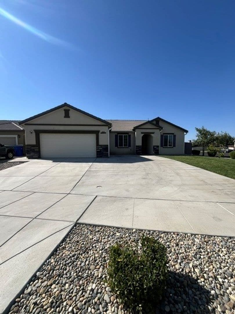 Lemoore House: 899 Cabrillo Street