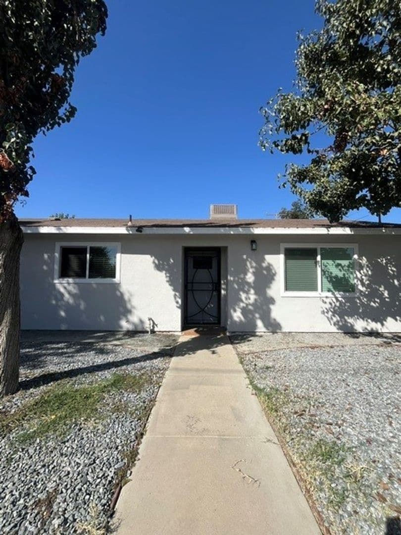 Visalia House: 1545 N. Stevenson St.