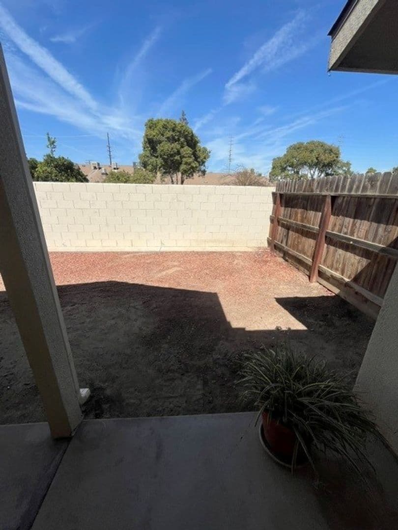 Visalia Apartment: Harter Ct.