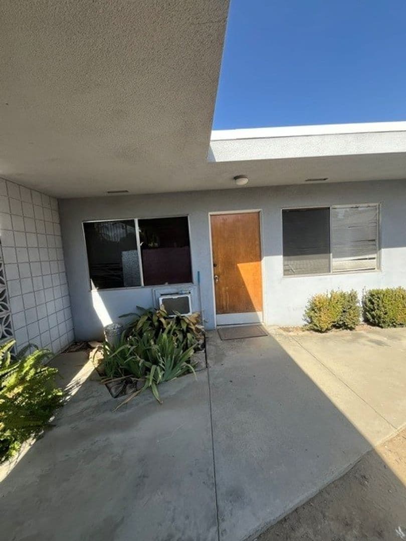 Visalia Apartment: 546 N. Floral Street