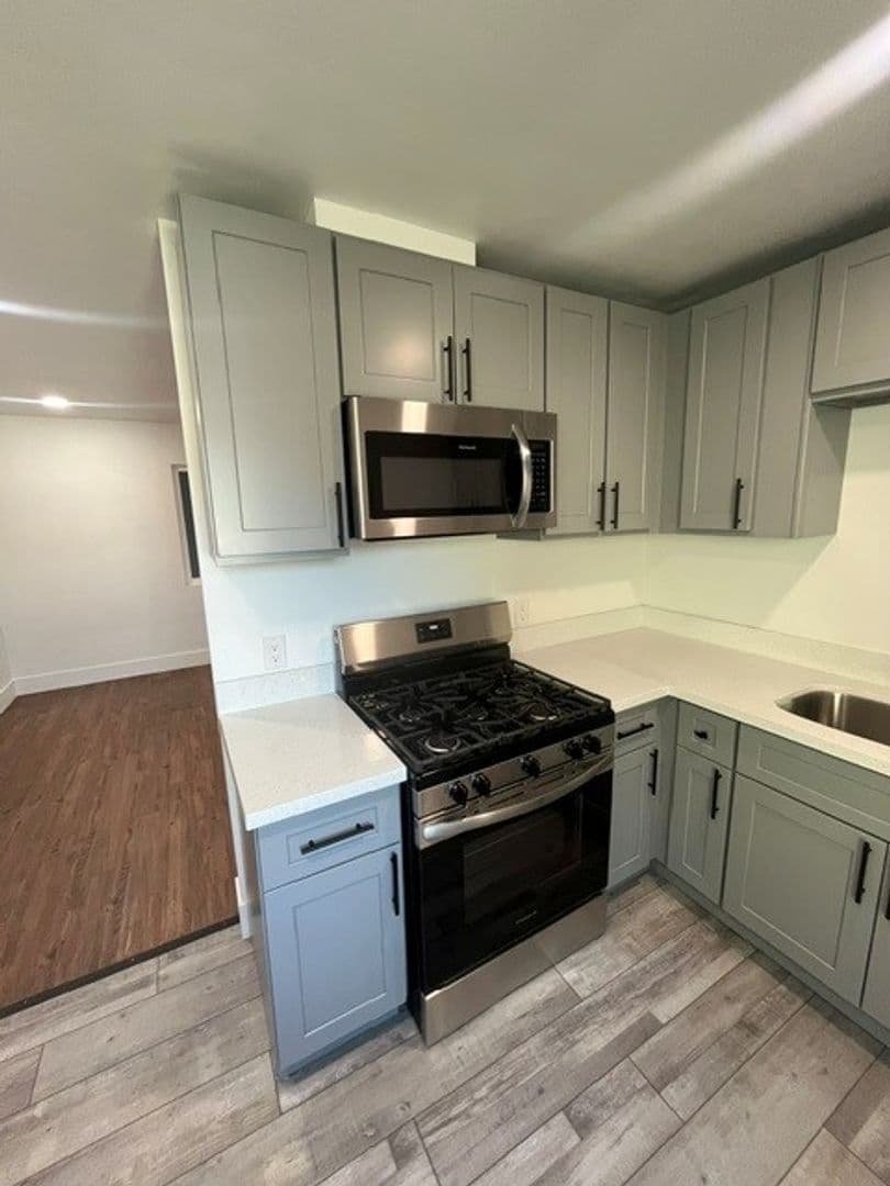 Visalia Apartment: 546 N. Floral Street