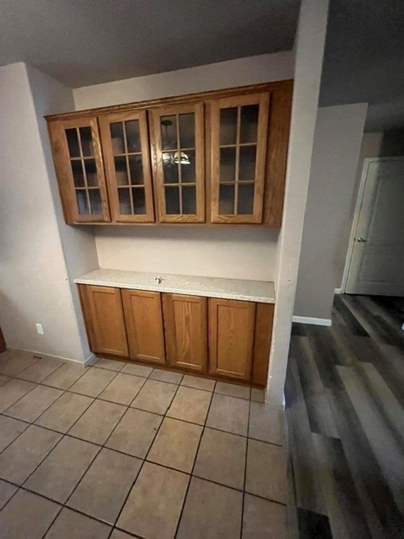 Tulare Apartment: 1909 E. Academy