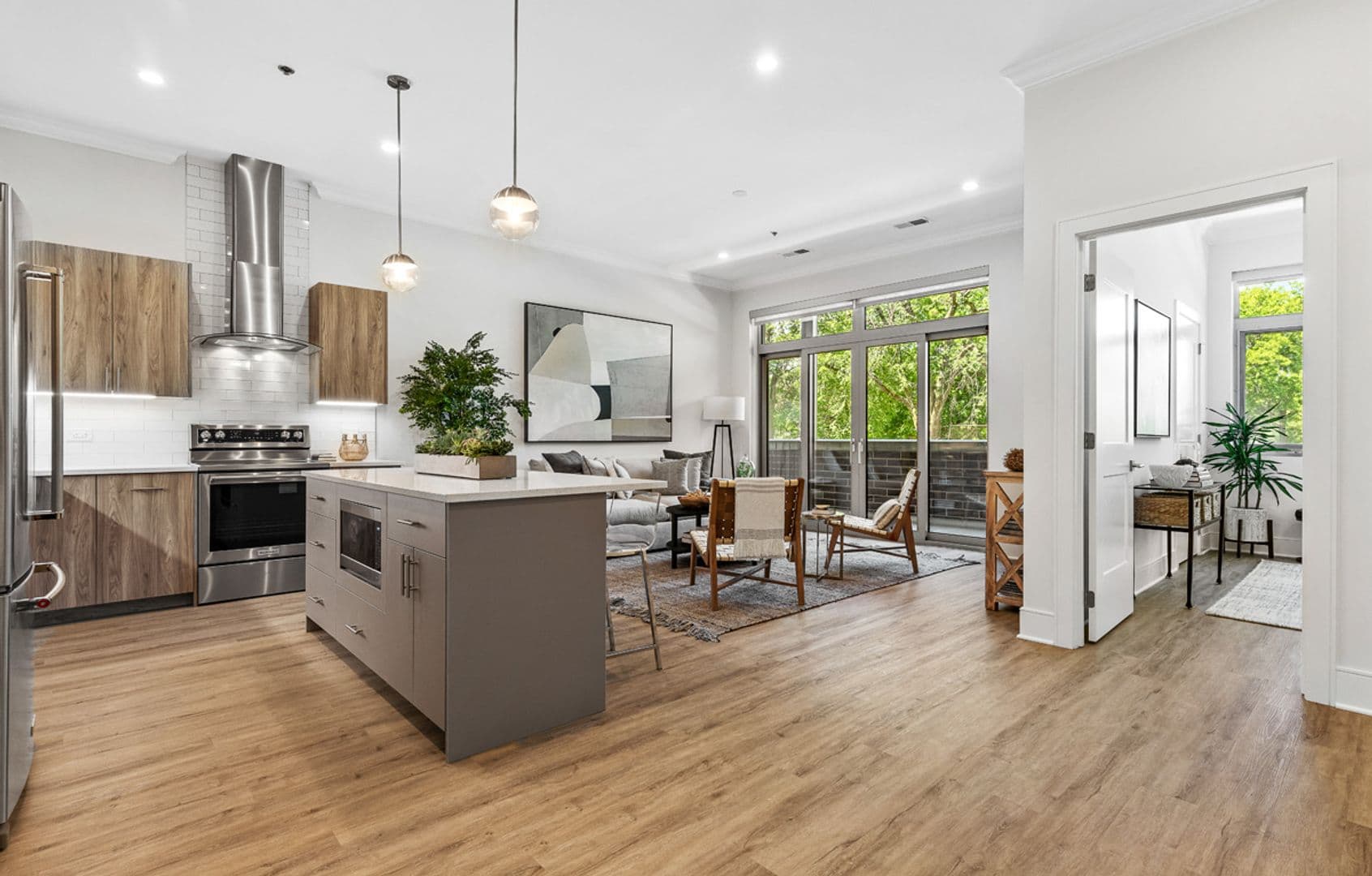 Evanston Apartment: 1555 Ridge Ave.