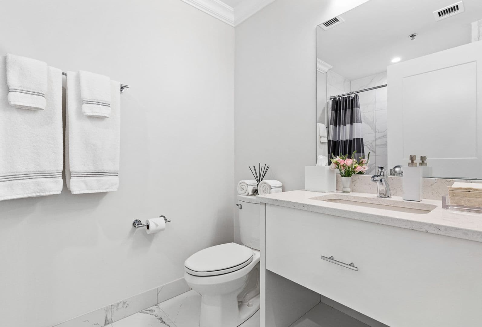 Evanston Apartment: 1555 Ridge Ave.