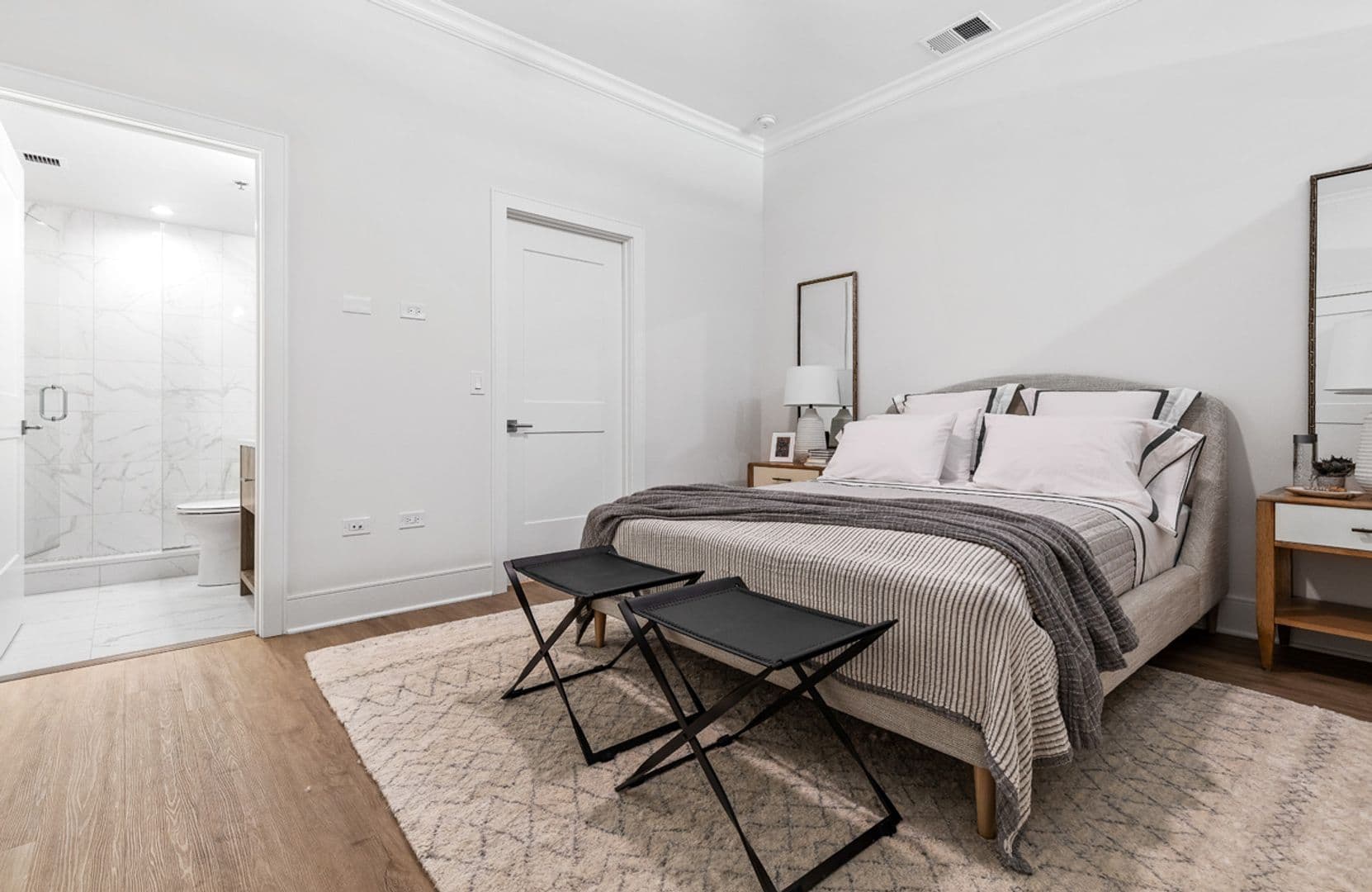 Evanston Apartment: 1555 Ridge Ave.