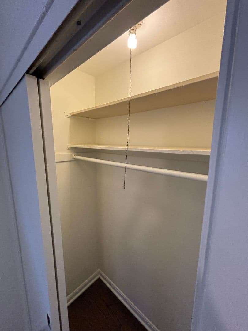Evanston Apartment: 131 Ashland Ave. - 3S