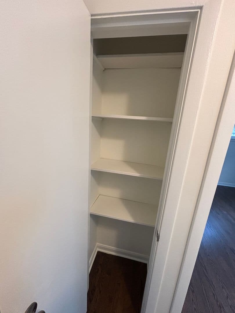 Evanston Apartment: 131 Ashland Ave. - 3S