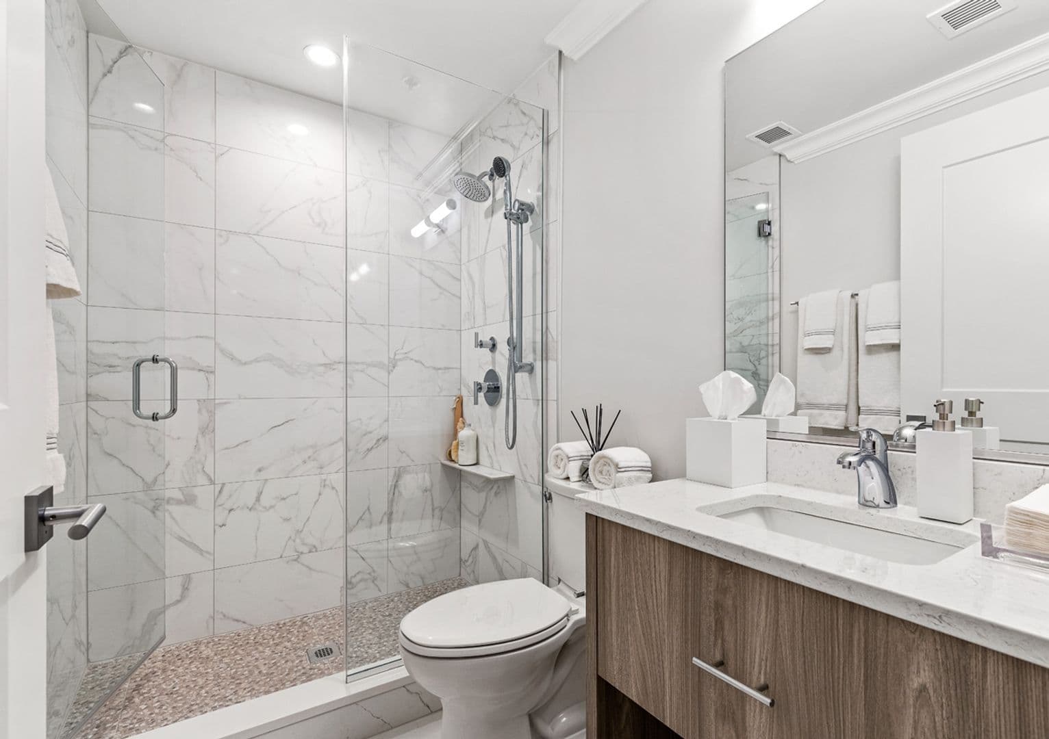 Evanston Apartment: 1555 Ridge Ave.
