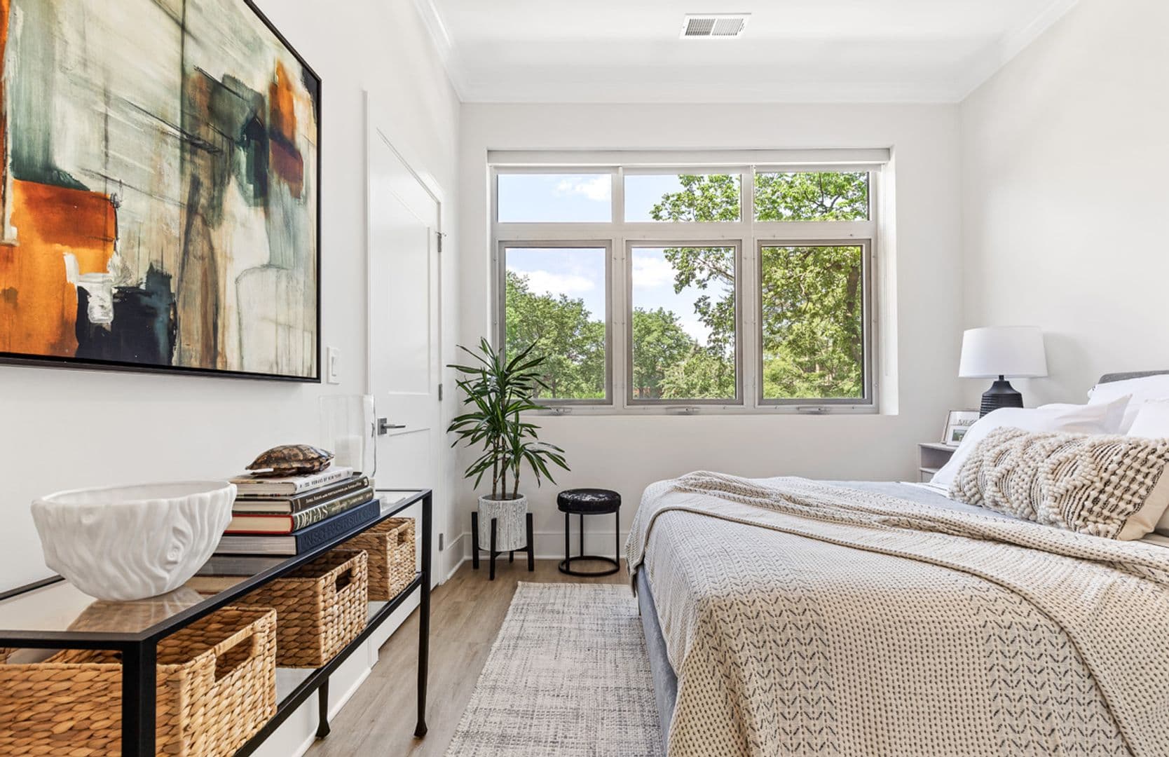 Evanston Apartment: 1555 Ridge Ave.