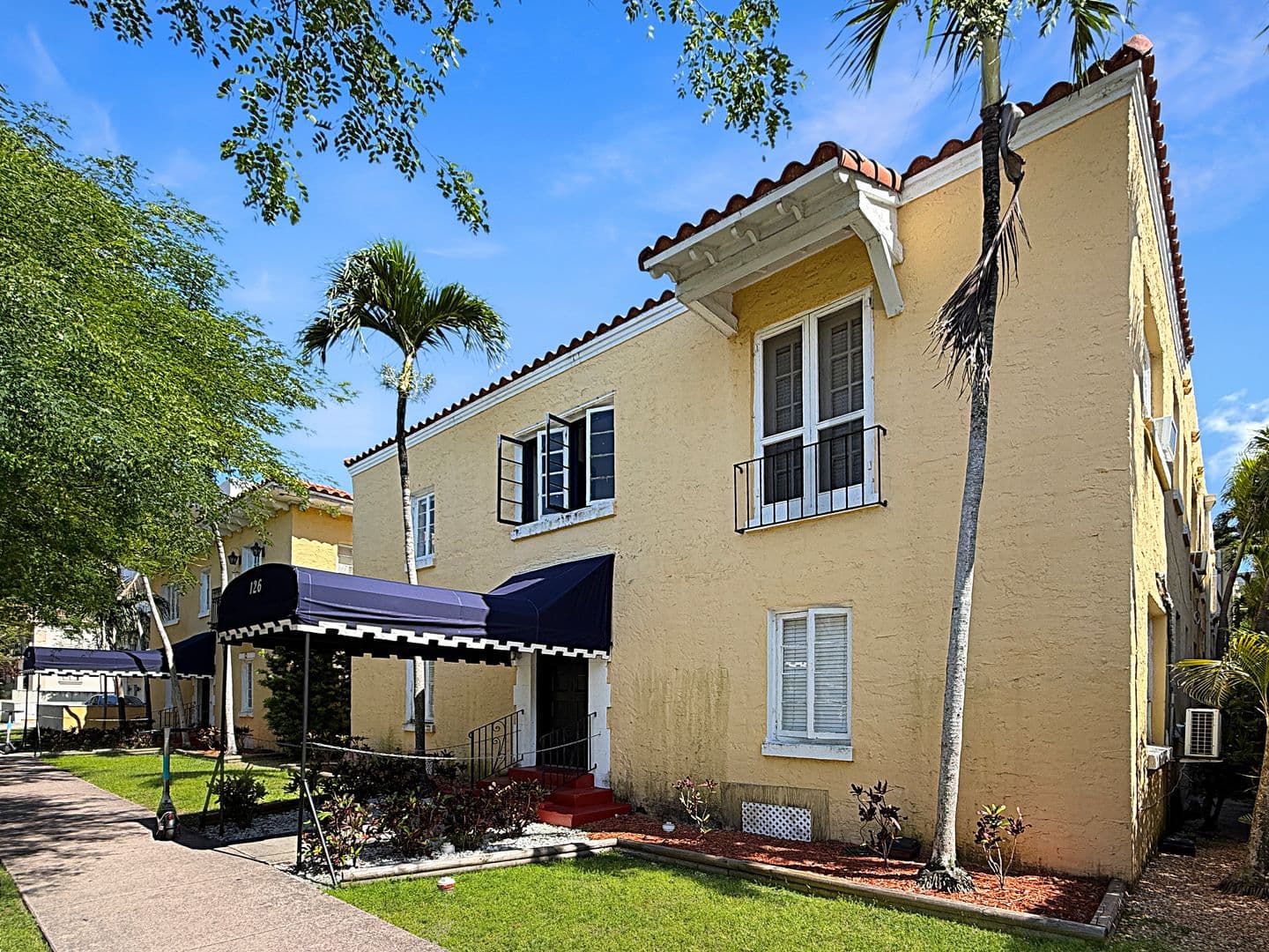 Coral Gables Condo: 126 Mendoza Ave Apt 7A