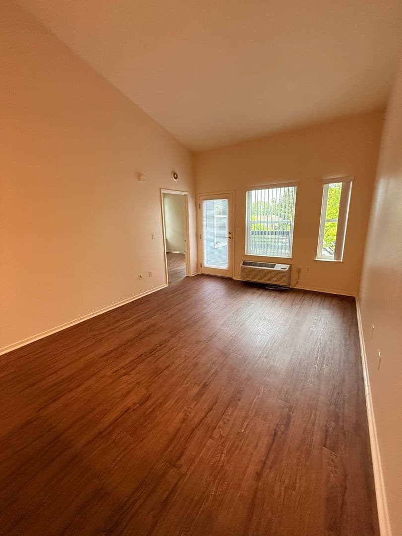 San Jose Apartment: 790 Lenzen Avenue