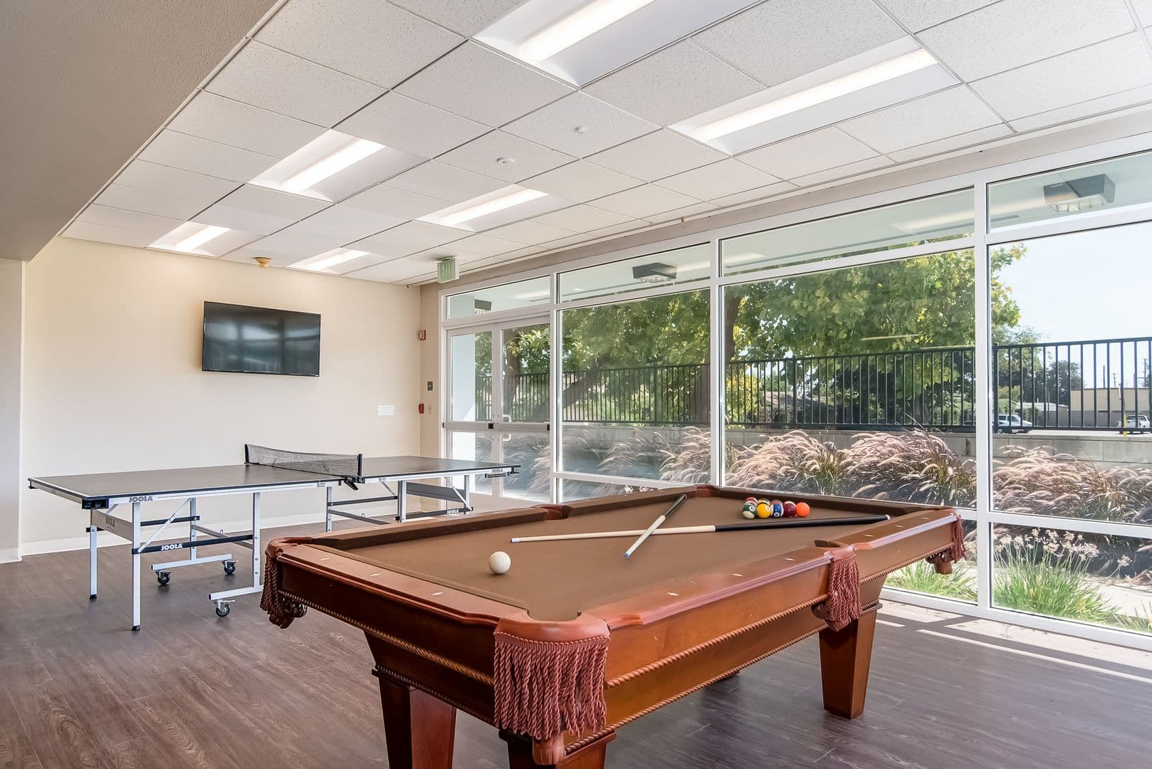 Bellflower Apartment: 9550 Oak Street