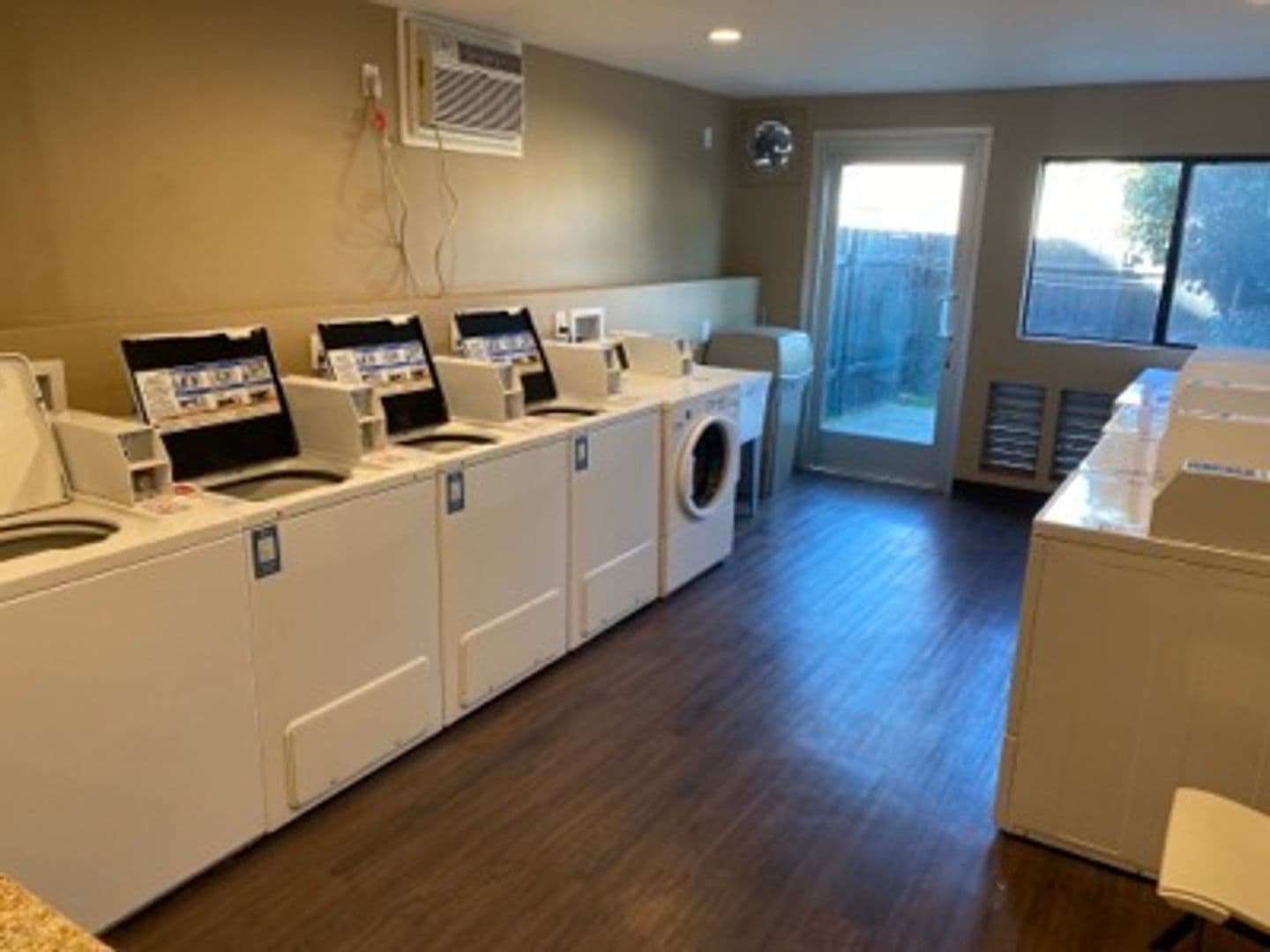 Anaheim Apartment: 225 Southwestern Ave