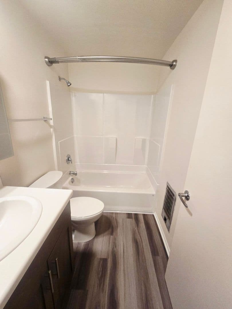 Portland Apartment: 14992 SE Division St.