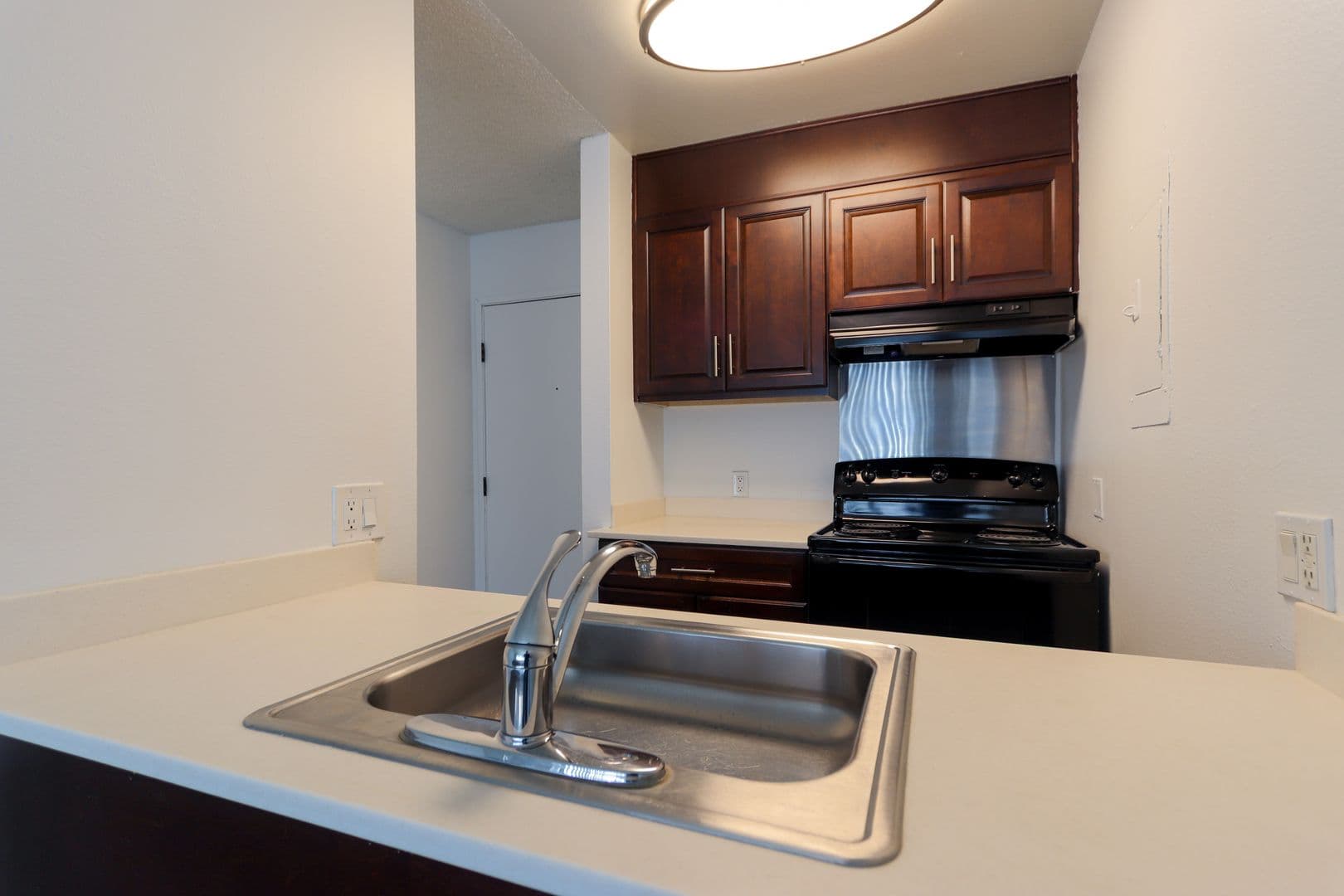 Anaheim Apartment: 225 Southwestern Ave