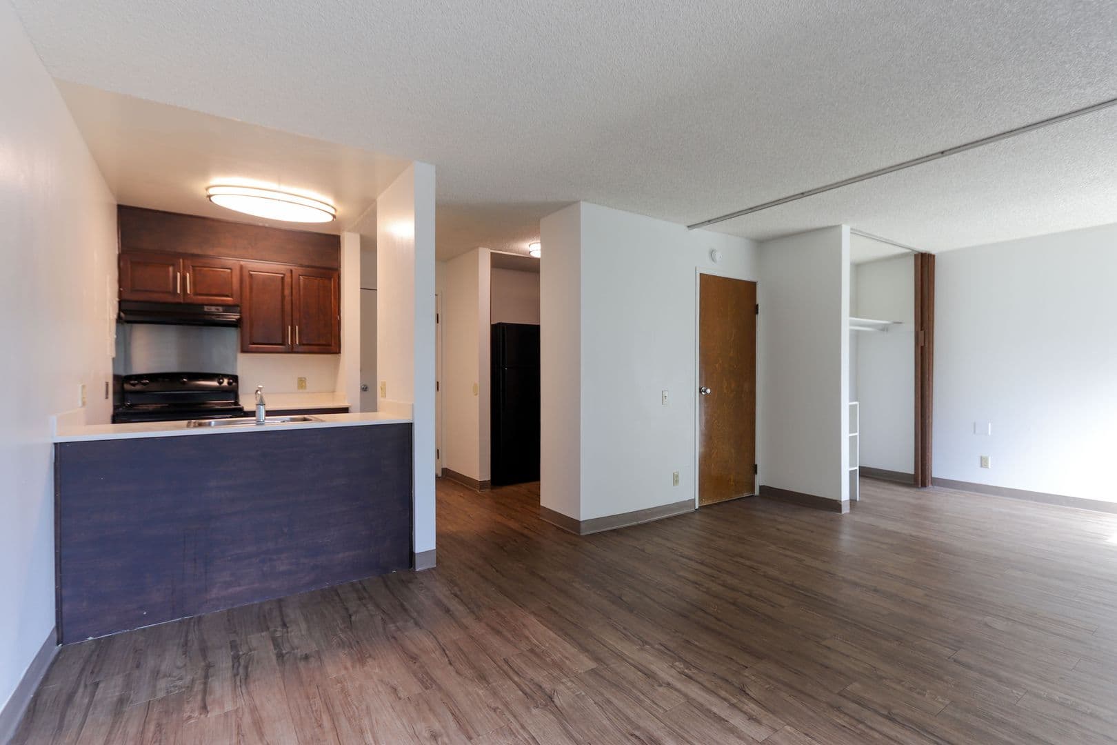 Anaheim Apartment: 225 Southwestern Ave
