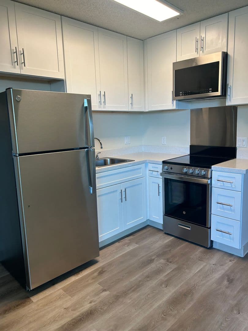 Campbell Apartment: 250 Budd Avenue