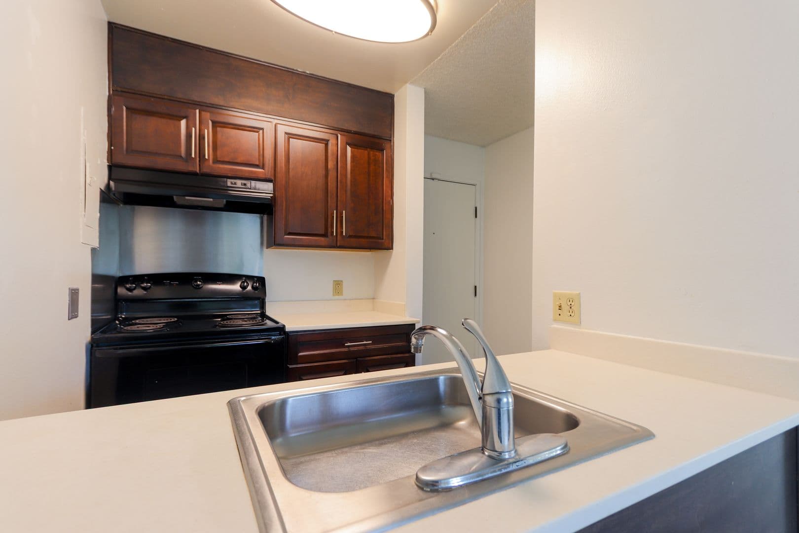 Anaheim Apartment: 225 Southwestern Ave