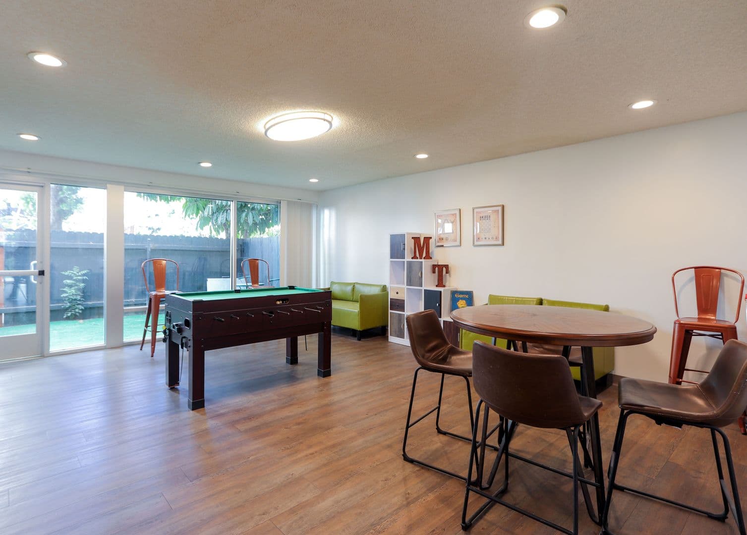 Anaheim Apartment: 225 Southwestern Ave