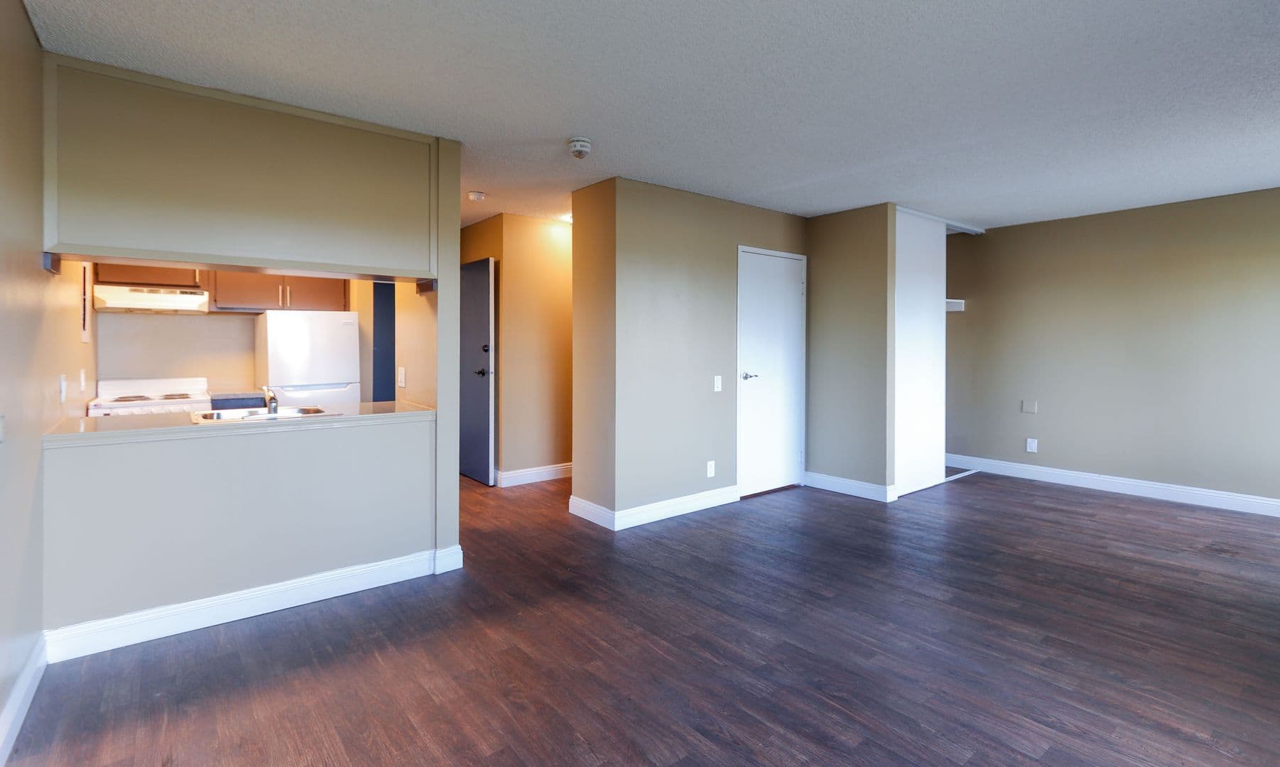 Anaheim Apartment: 225 Southwestern Ave